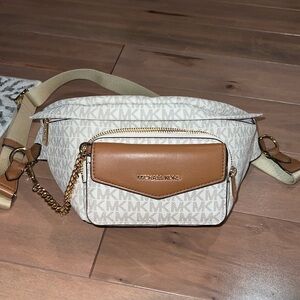 Micheal kors Maisie Large Pebbled Leather 2-in-1 Sling Pack